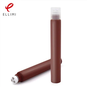 أنبوب صغير مع ثلاث كرات